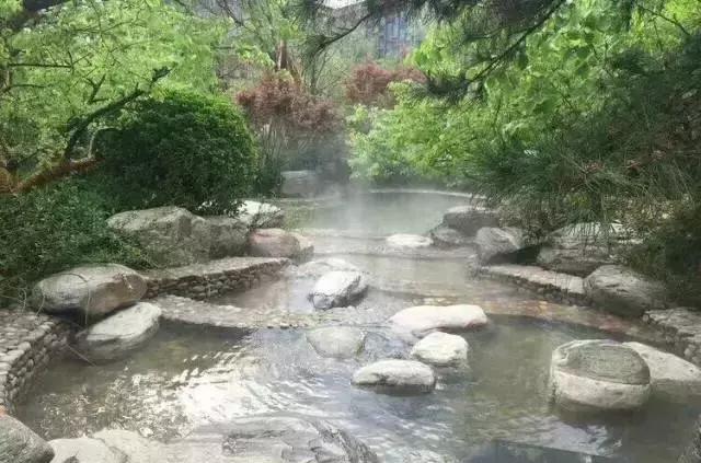 江南春温泉有没有吃饭的_江南春温泉门票都含什么_江南春温泉