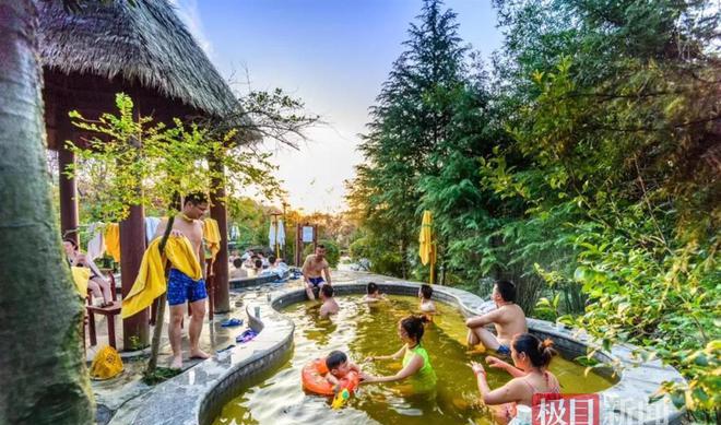 咸宁温泉_温泉咸宁车站图片全景_温泉咸宁庐山对比