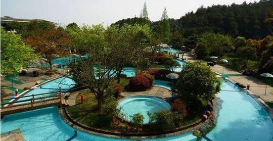 冬季已至温泉正当时 风景健康两不误