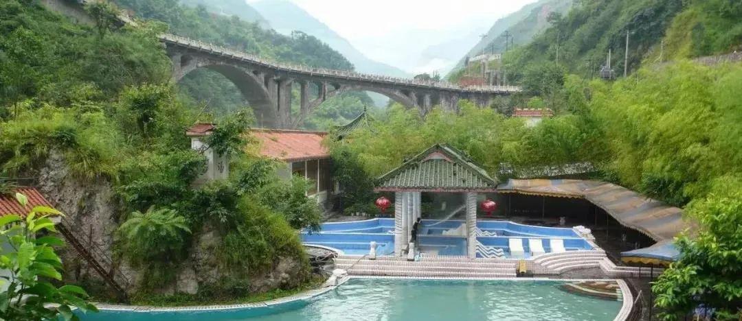 灵秀温泉是天然温泉吗_灵秀温泉_灵秀温泉有室内泡吗