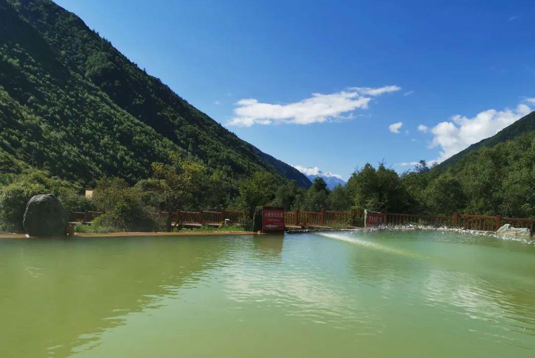 灵秀温泉是天然温泉吗_灵秀温泉有室内泡吗_灵秀温泉