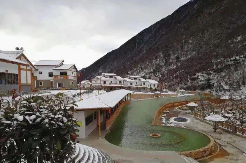 灵秀温泉有室内泡吗_灵秀温泉是天然温泉吗_灵秀温泉