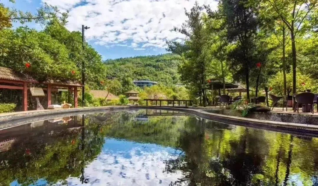 灵秀温泉_灵秀温泉是天然温泉吗_灵秀温泉有室内泡吗