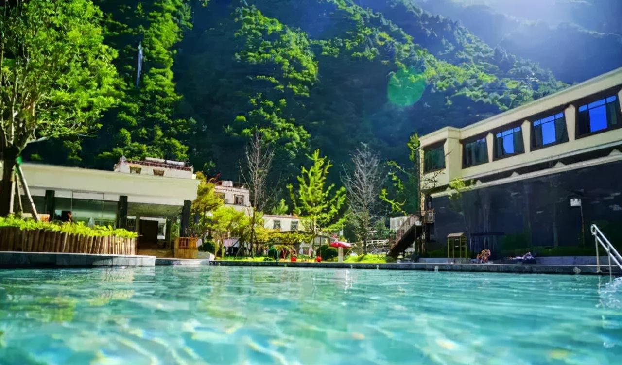 灵秀温泉_灵秀温泉有室内泡吗_灵秀温泉是天然温泉吗