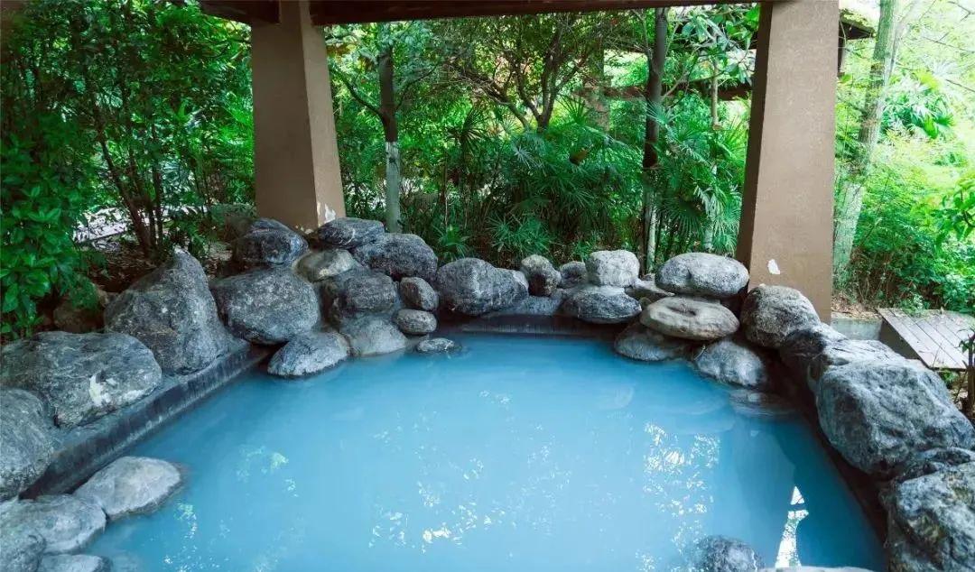灵秀温泉是天然温泉吗_灵秀温泉有室内泡吗_灵秀温泉