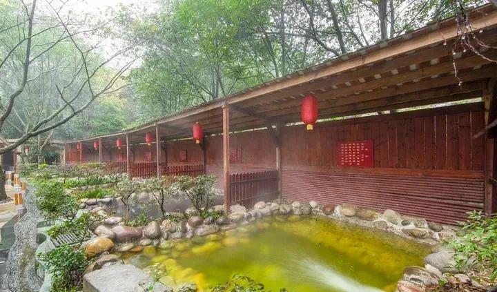 灵秀温泉是天然温泉吗_灵秀温泉有室内泡吗_灵秀温泉