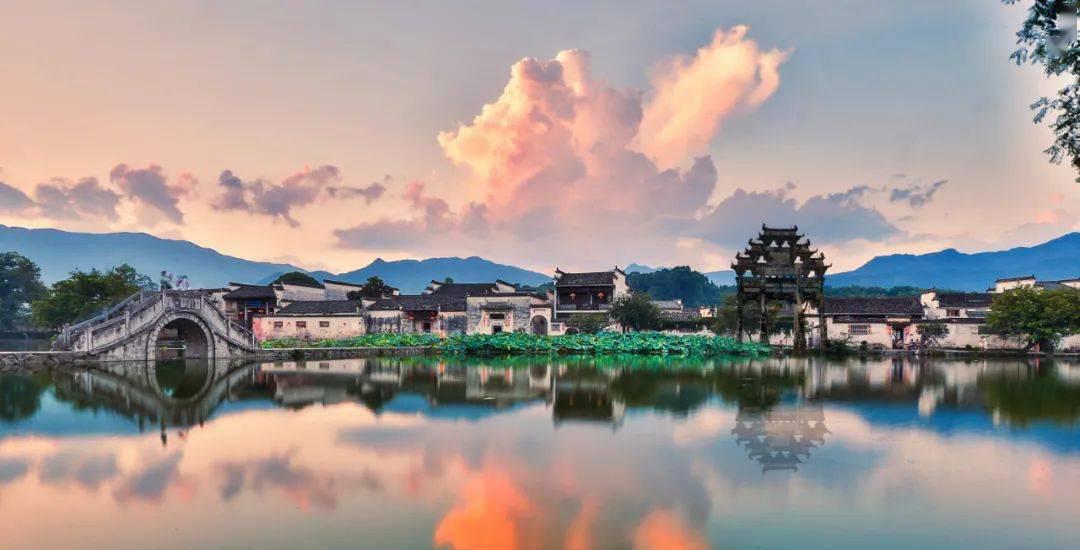 「年味徽州」赏烟雨宏村，享黄山温